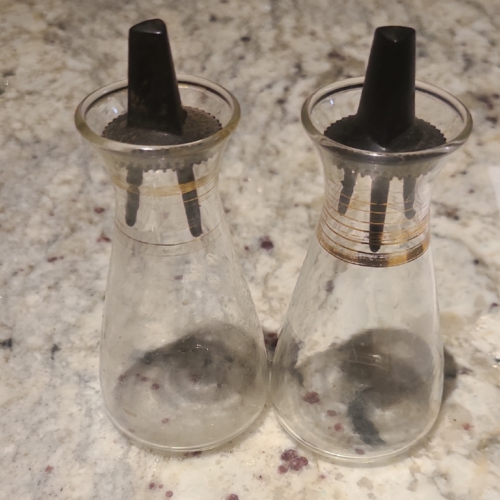 Vintage Pyrex Salt and Pepper set.